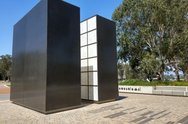 Australian Peacekeeping Memorial, Canberra (2017). Inspection and quality control of onyx in factory in Italy, plus installation advice.